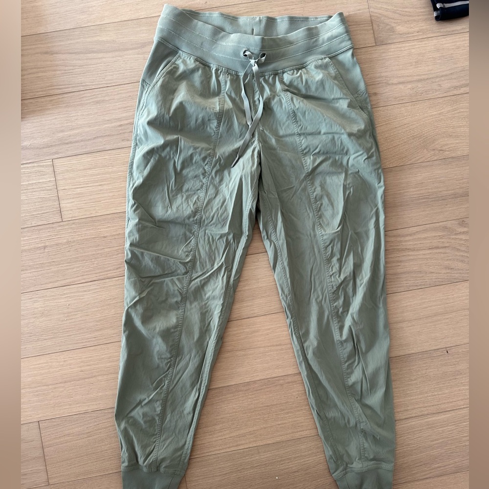Dance Studio Jogger full length- Lululemon size 8 Rosemary Green